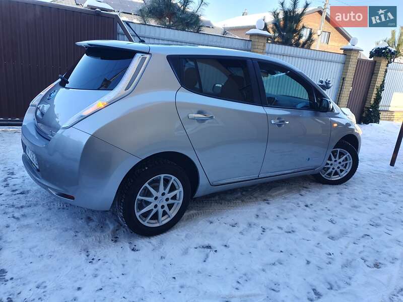Хэтчбек Nissan Leaf 2013 в Горе фото 31 Хэтчбек Nissan Leaf 2013 в Горе