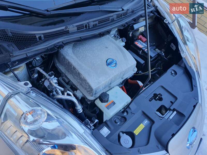 Хэтчбек Nissan Leaf 2013 в Горе фото 38 Хэтчбек Nissan Leaf 2013 в Горе