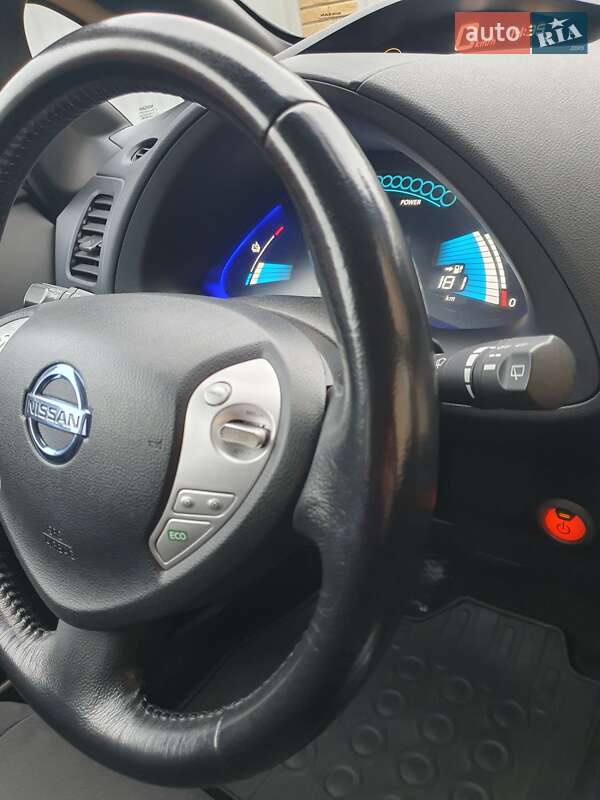 Хэтчбек Nissan Leaf 2013 в Горе фото 87 Хэтчбек Nissan Leaf 2013 в Горе