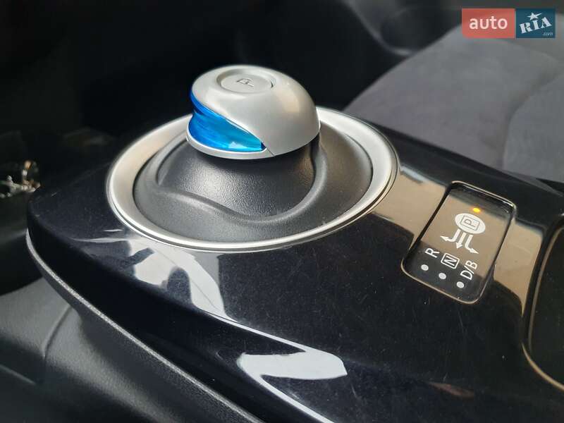 Хэтчбек Nissan Leaf 2013 в Горе фото 90 Хэтчбек Nissan Leaf 2013 в Горе
