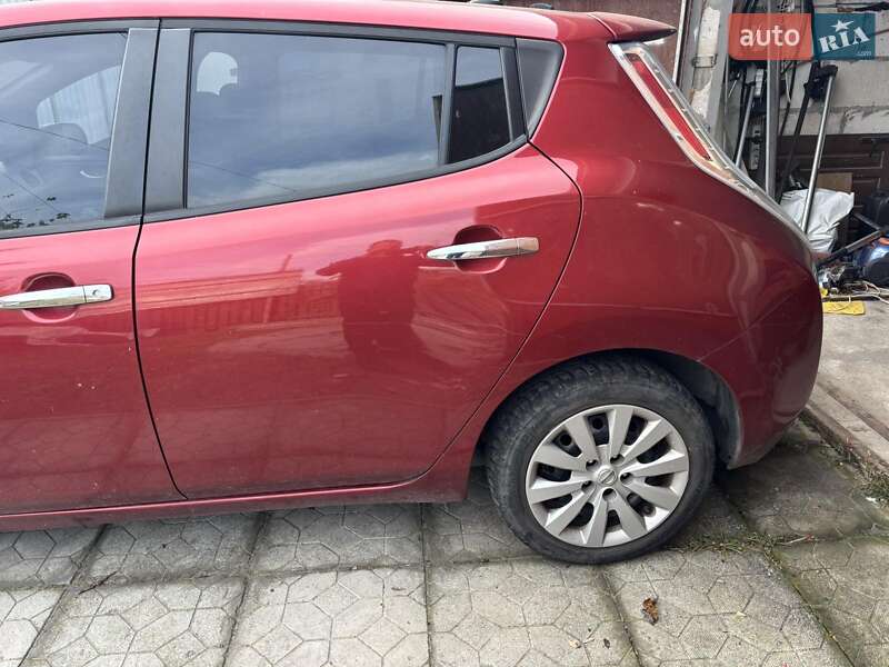 Хетчбек Nissan Leaf 2015 в Києві фото 2 Хетчбек Nissan Leaf 2015 в Києві