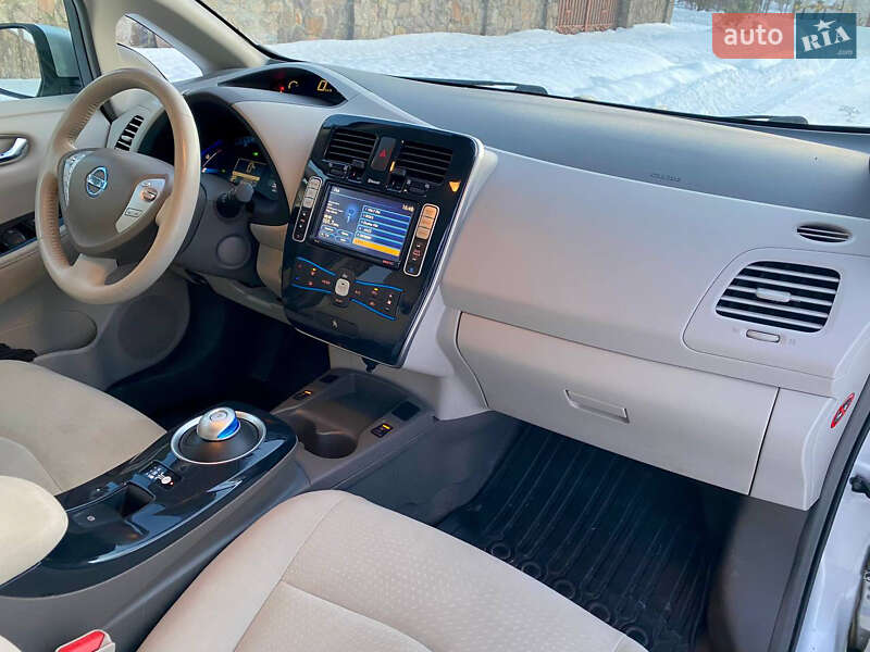 Хэтчбек Nissan Leaf 2012 в Львове