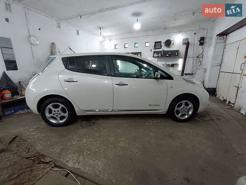Хэтчбек Nissan Leaf 2014 в Ровно