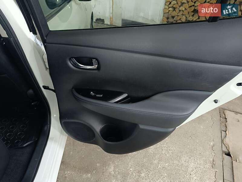 Хэтчбек Nissan Leaf 2014 в Ровно