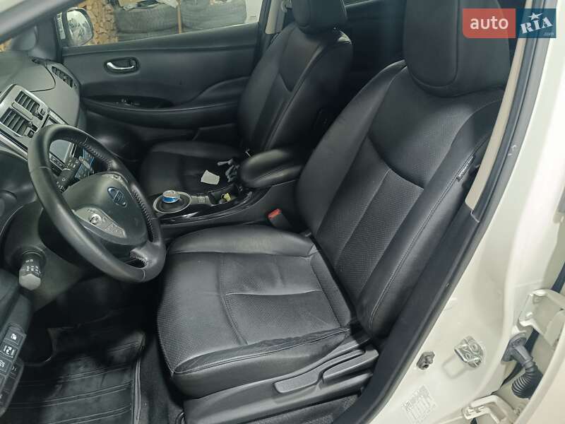 Хэтчбек Nissan Leaf 2014 в Ровно