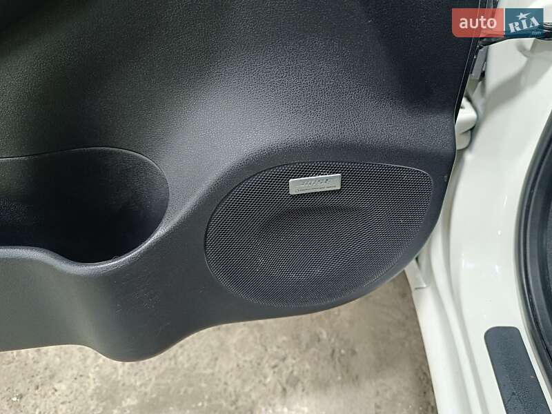 Хэтчбек Nissan Leaf 2014 в Ровно