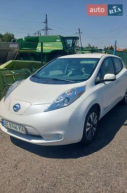 Хэтчбек Nissan Leaf 2015 в Днепре
