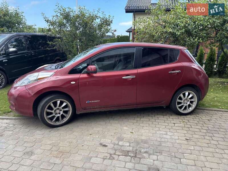 Хетчбек Nissan Leaf 2012 в Дніпрі