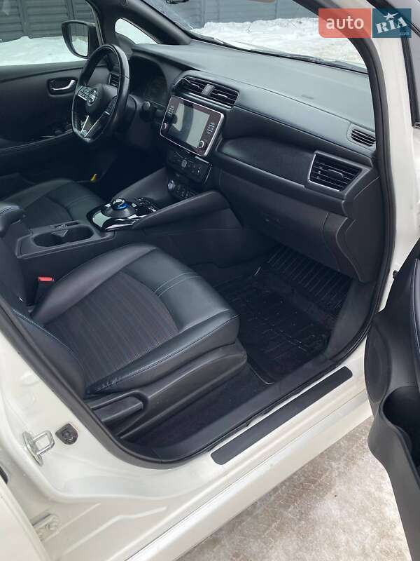 Хэтчбек Nissan Leaf 2020 в Софиевской Борщаговке фото 11 Хэтчбек Nissan Leaf 2020 в Софиевской Борщаговке