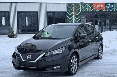 Хэтчбек Nissan Leaf 2018 в Городке