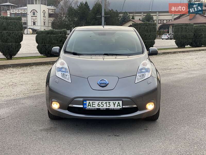 Хетчбек Nissan Leaf 2015 в Дніпрі