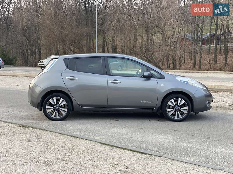 Хетчбек Nissan Leaf 2015 в Дніпрі