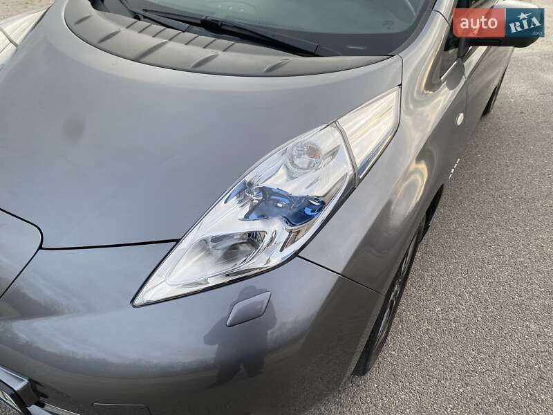 Хетчбек Nissan Leaf 2015 в Дніпрі