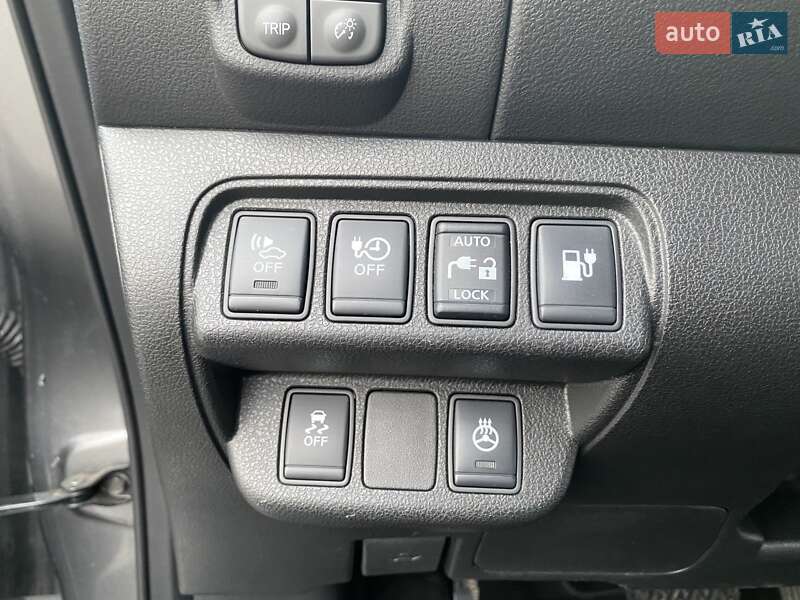 Хетчбек Nissan Leaf 2015 в Дніпрі