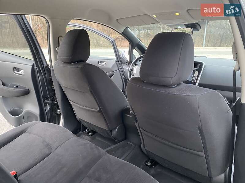 Хетчбек Nissan Leaf 2015 в Дніпрі