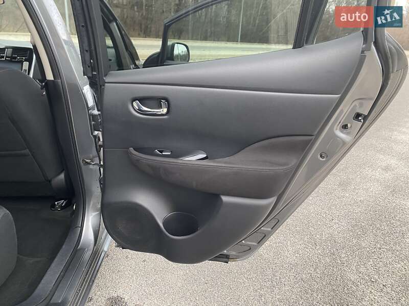 Хетчбек Nissan Leaf 2015 в Дніпрі