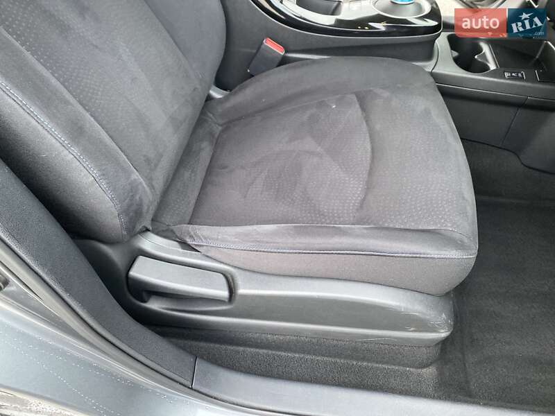 Хетчбек Nissan Leaf 2015 в Дніпрі