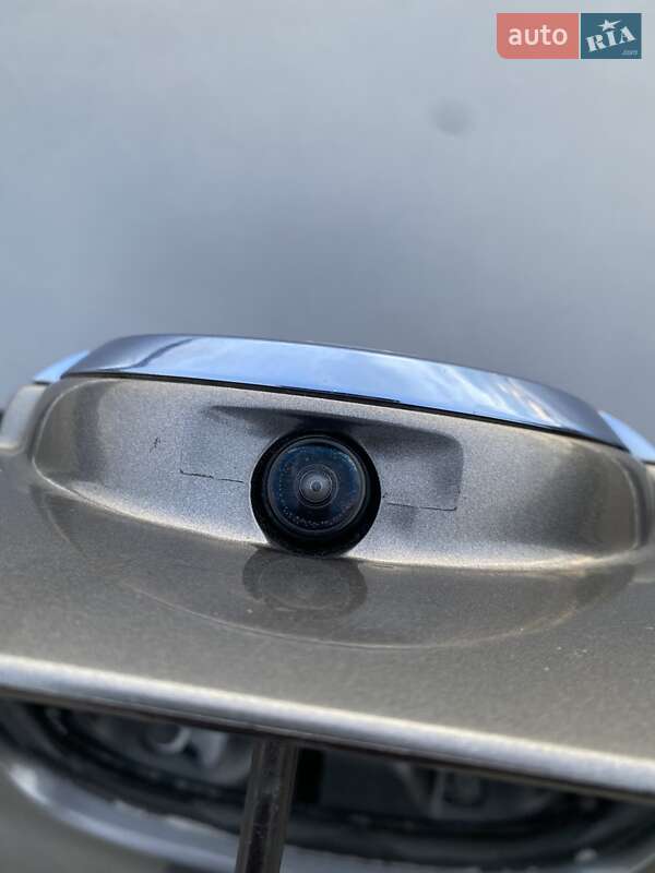 Хетчбек Nissan Leaf 2015 в Дніпрі