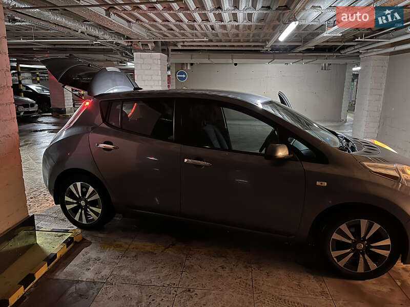 Хетчбек Nissan Leaf 2015 в Одесі