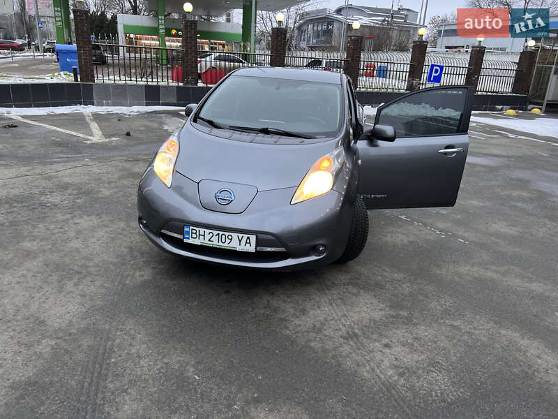 Хетчбек Nissan Leaf 2015 в Одесі