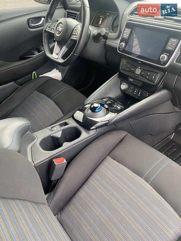 Хэтчбек Nissan Leaf 2022 в Днепре