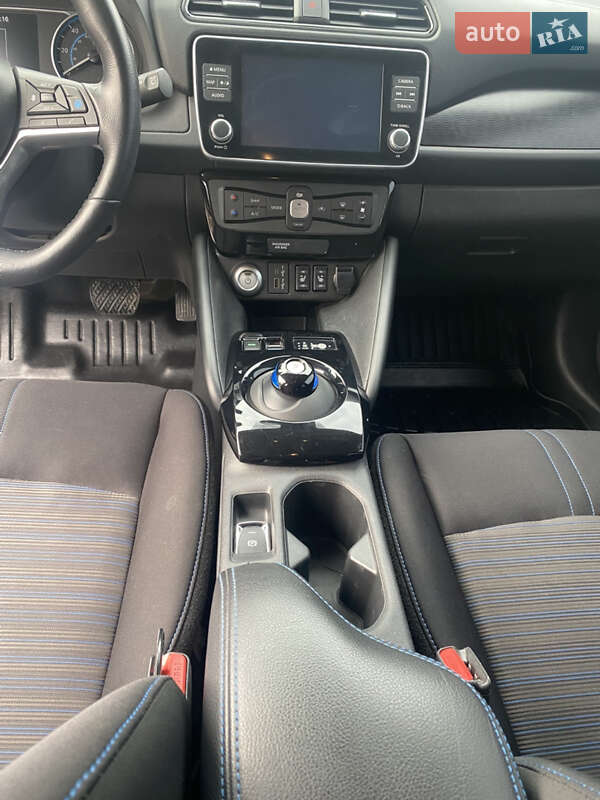 Хэтчбек Nissan Leaf 2022 в Днепре