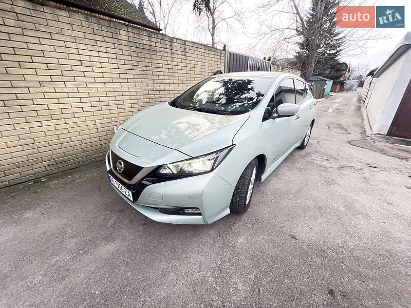 Хэтчбек Nissan Leaf 2018 в Днепре