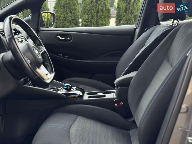 Хэтчбек Nissan Leaf 2019 в Киеве