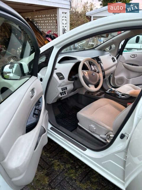 Хэтчбек Nissan Leaf 2012 в Стрые