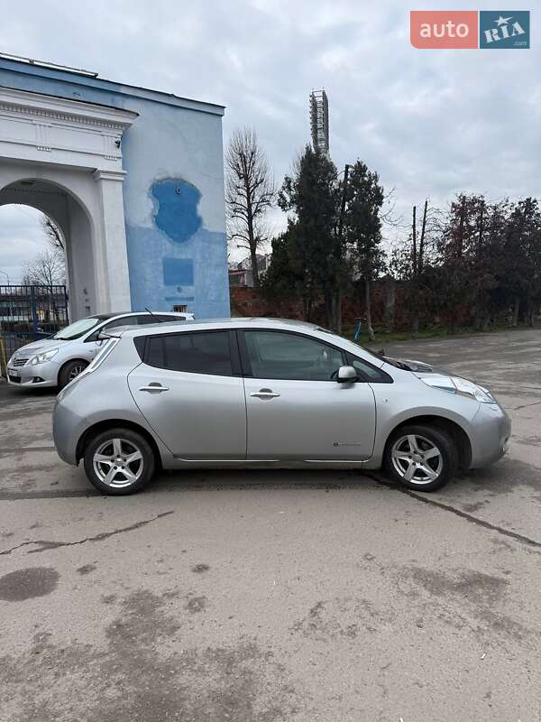 Хэтчбек Nissan Leaf 2015 в Ужгороде