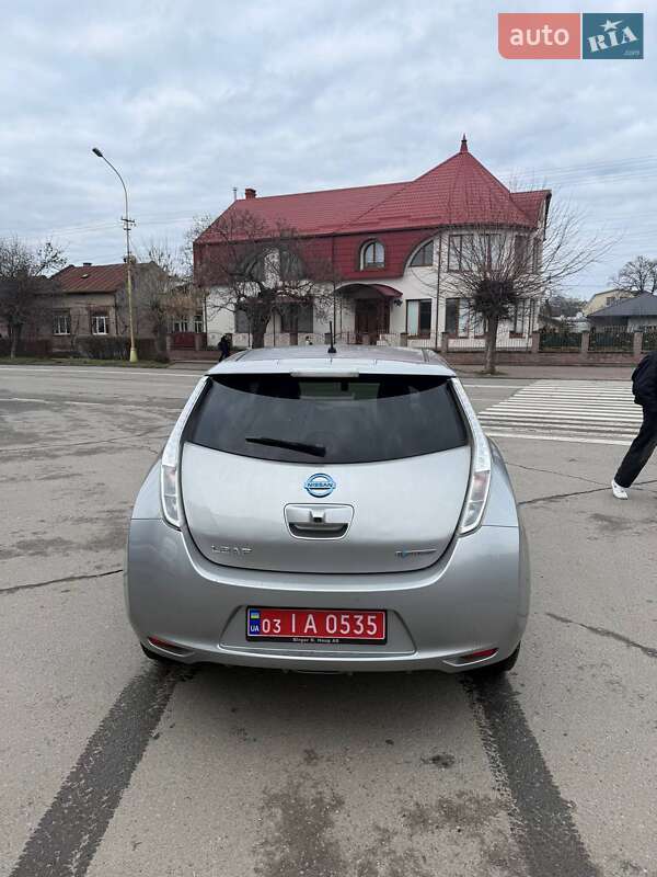 Хэтчбек Nissan Leaf 2015 в Ужгороде