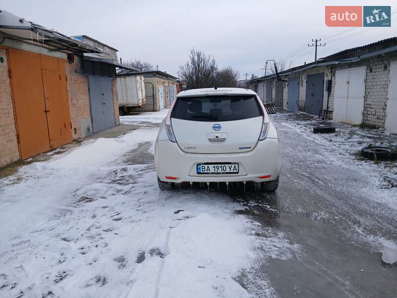 Хэтчбек Nissan Leaf 2013 в Кропивницком