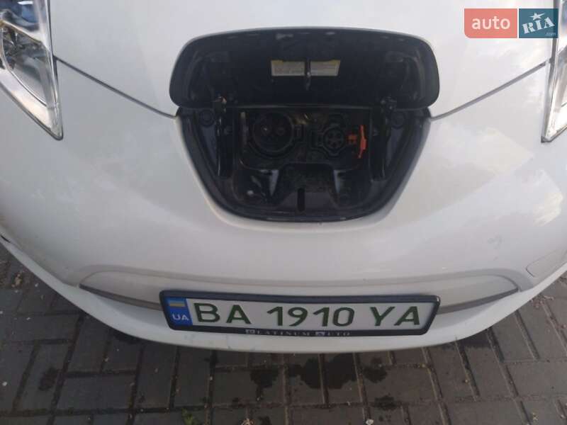 Хэтчбек Nissan Leaf 2013 в Кропивницком