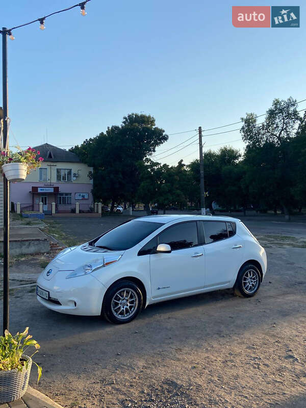 Хетчбек Nissan Leaf 2015 в Березівці