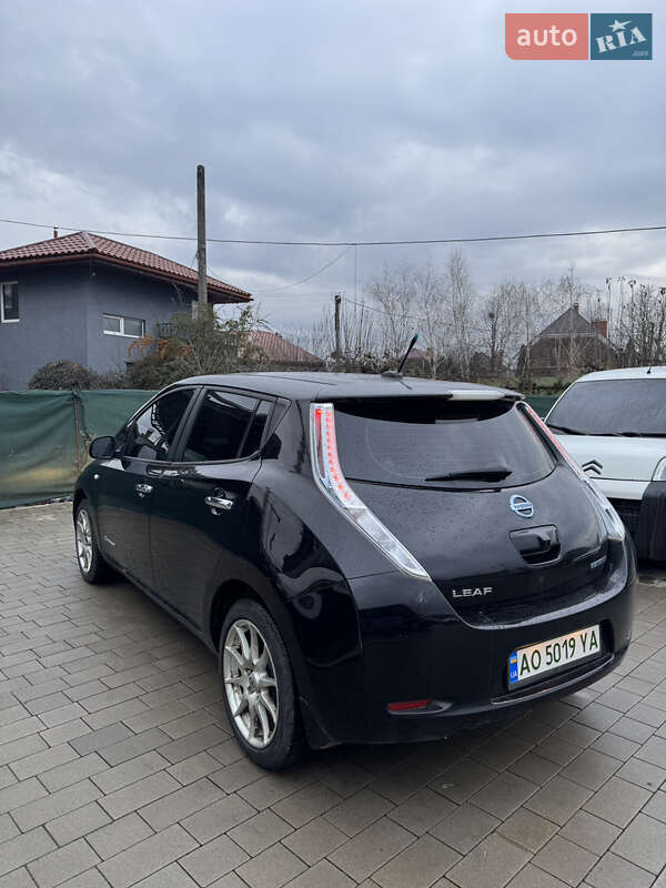 Хэтчбек Nissan Leaf 2013 в Ужгороде