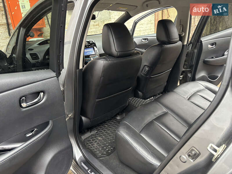 Хэтчбек Nissan Leaf 2013 в Днепре