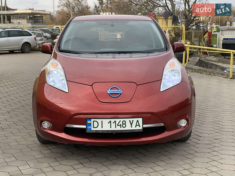 Хэтчбек Nissan Leaf 2015 в Львове