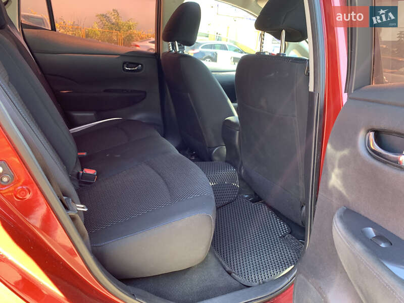 Хэтчбек Nissan Leaf 2015 в Львове