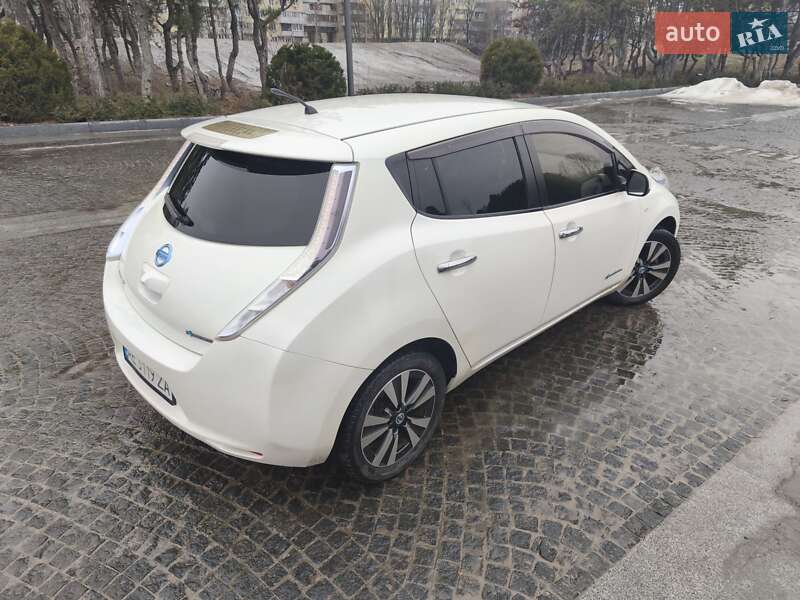 Хетчбек Nissan Leaf 2014 в Дніпрі