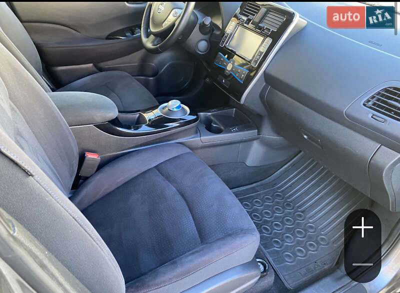 Хэтчбек Nissan Leaf 2013 в Черновцах