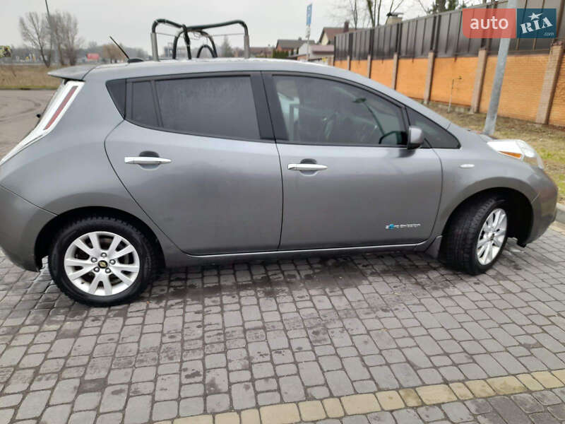 Хетчбек Nissan Leaf 2015 в Новомосковську