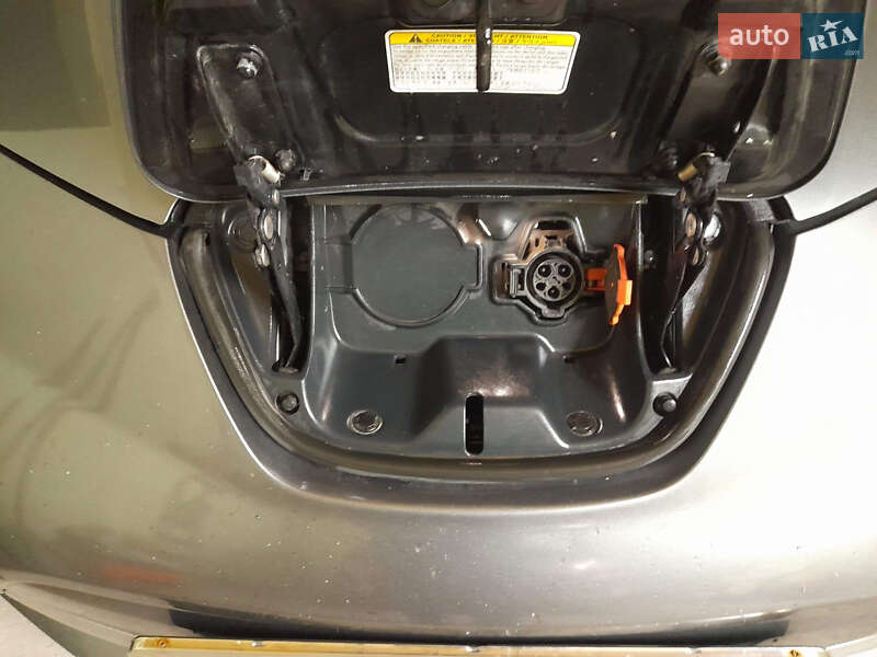 Хетчбек Nissan Leaf 2015 в Новомосковську