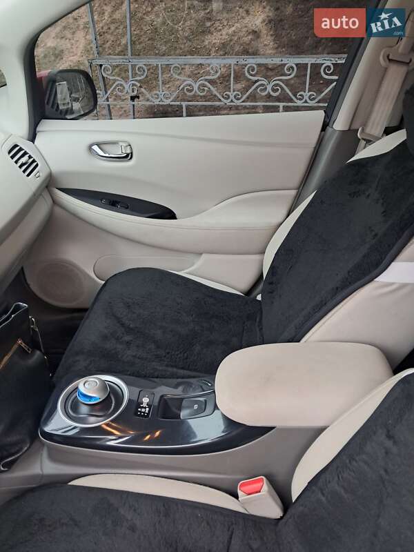 Хэтчбек Nissan Leaf 2011 в Кременчуге