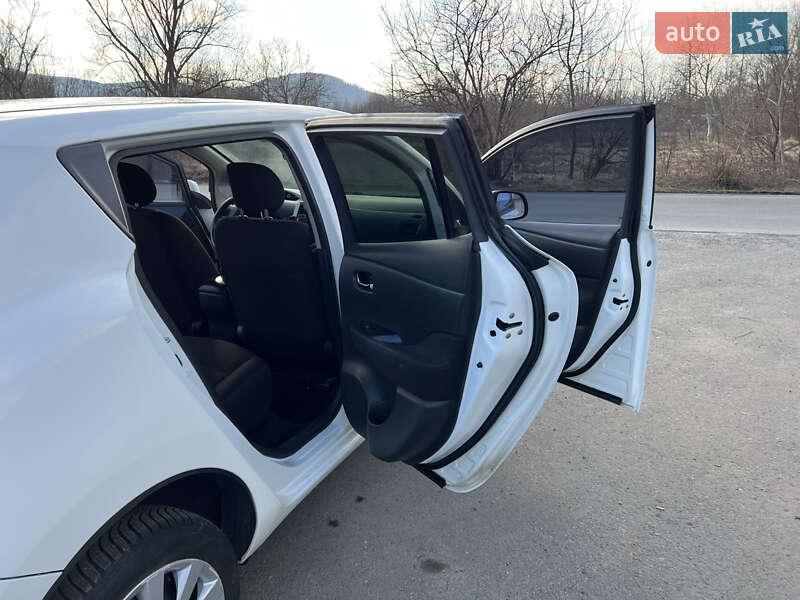 Хэтчбек Nissan Leaf 2015 в Ужгороде