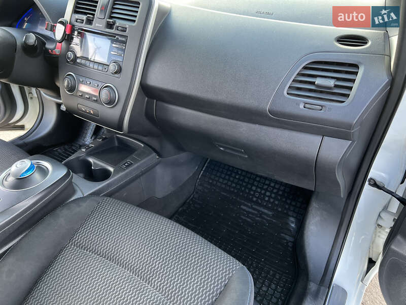 Хэтчбек Nissan Leaf 2015 в Ужгороде