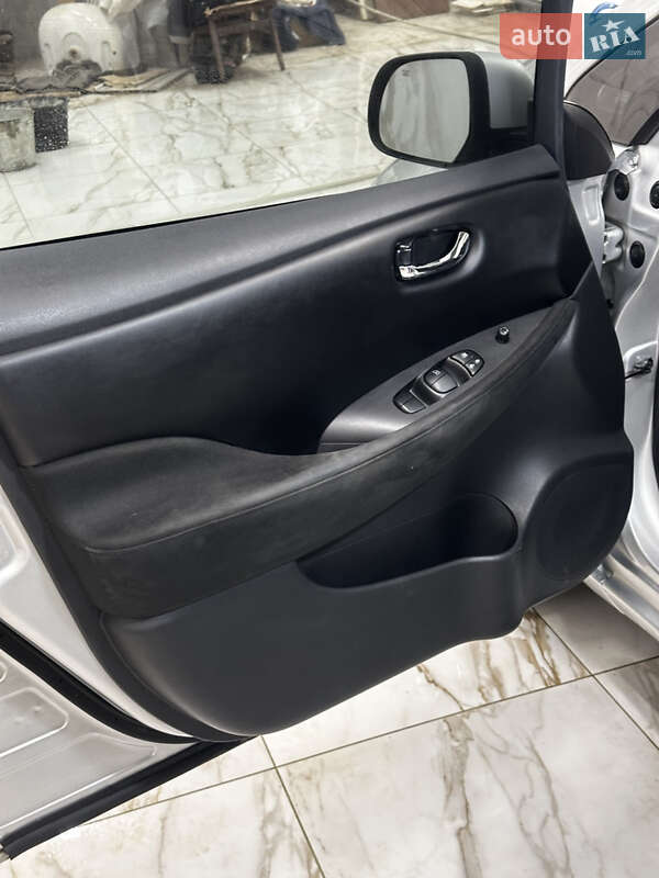 Хэтчбек Nissan Leaf 2014 в Житомире