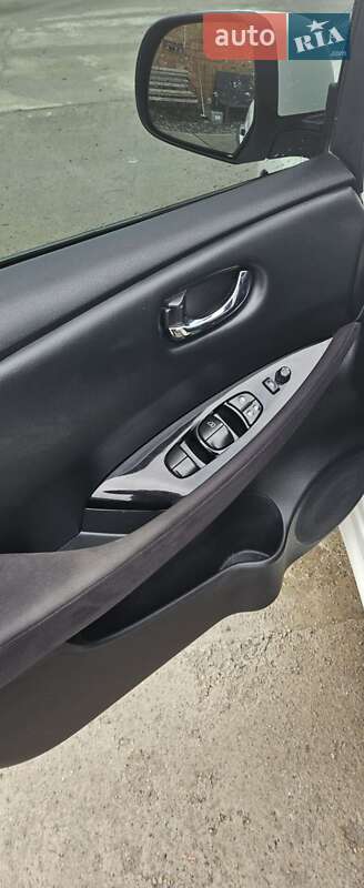 Хетчбек Nissan Leaf 2016 в Чернівцях