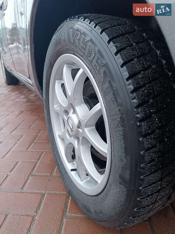 Хэтчбек Nissan Leaf 2014 в Ровно