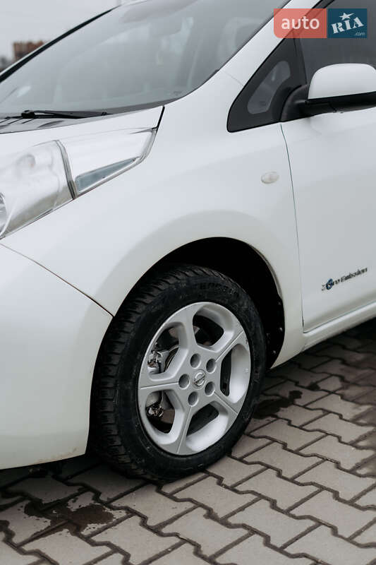 Хэтчбек Nissan Leaf 2015 в Черновцах