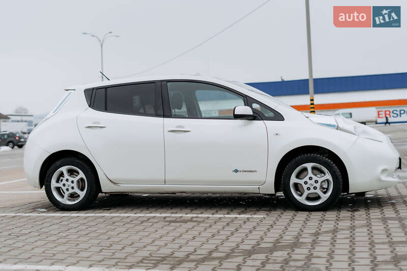 Хэтчбек Nissan Leaf 2015 в Черновцах